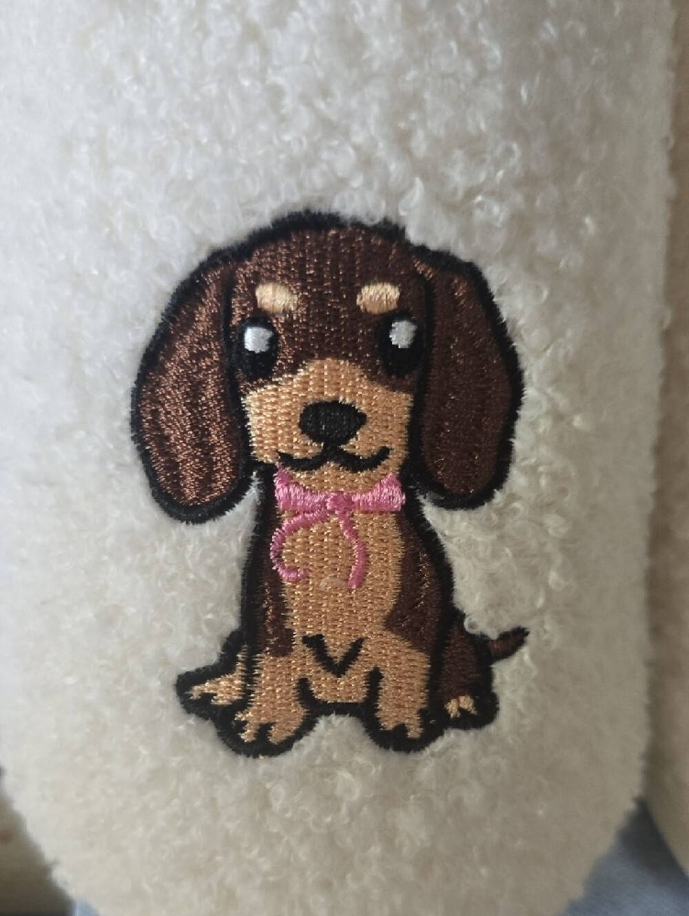 Aeropostale Cream Plush Slippers with Embroidered Brown Dog - Picture 3 of 14